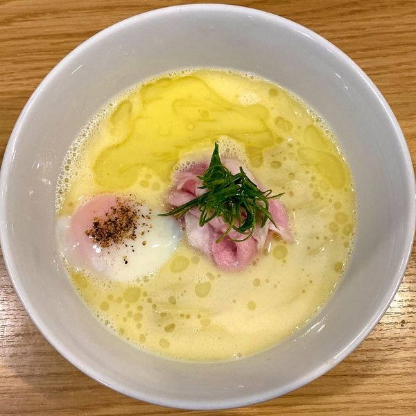 「白トリュフオイル香る鶏白湯麺 ¥1,150」@らーめんMAIKAGURAの写真