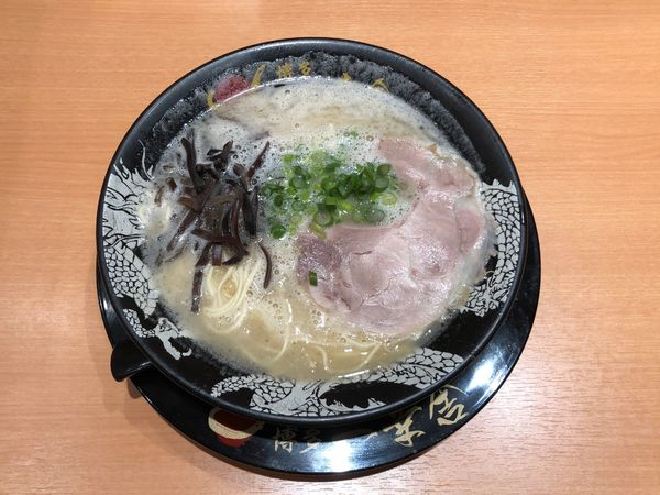 「豚骨ラーメン780円」@博多一幸舎 福岡空港国内ターミナル店の写真