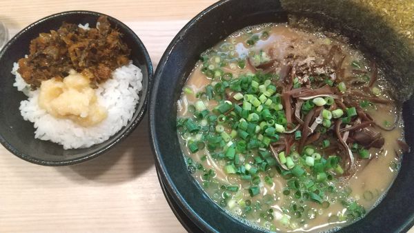 「らーめん+ネギ+きくらげ(¥720→0+100+100)」@九州とんこつらーめん ひらさわの写真