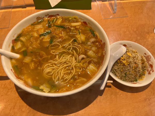 「スタミナらーめん大盛り　半チャーハンセット　1280円」@天理スタミナラーメン 本店の写真