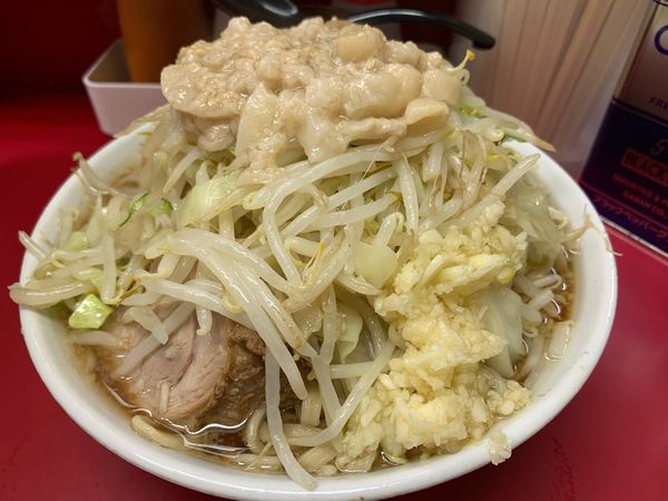 「大ラーメンぶた2枚　ヤサイマシニンニクアブラマシマシ」@ラーメン二郎 中山駅前店の写真