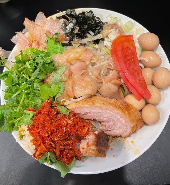 「冷やし中華(麻辣味)+うずら+生卵」@豚風。の写真