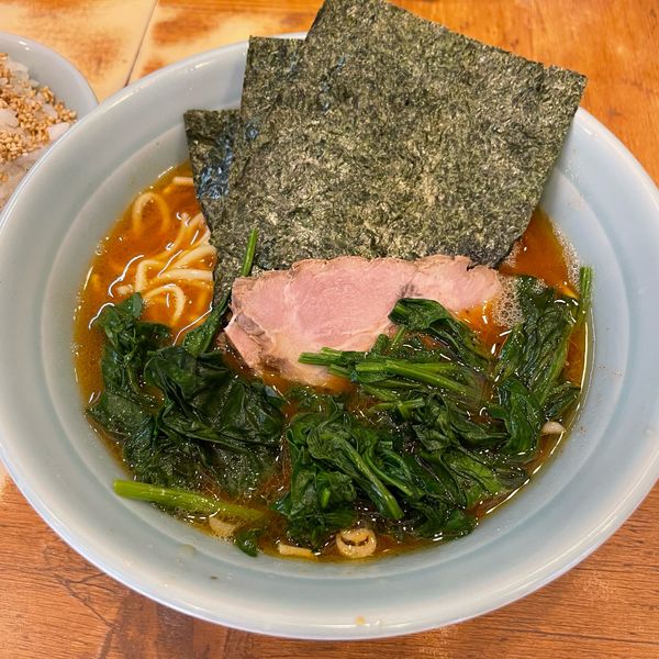「ラーメン（辛）ほうれん草」@横浜ラーメン 武蔵家 稲田堤店の写真