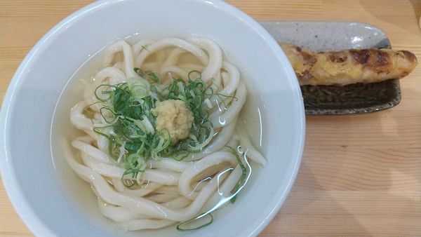 「かけうどん・冷＋ちくわ天（￥390+100）」@甚三 神田店の写真