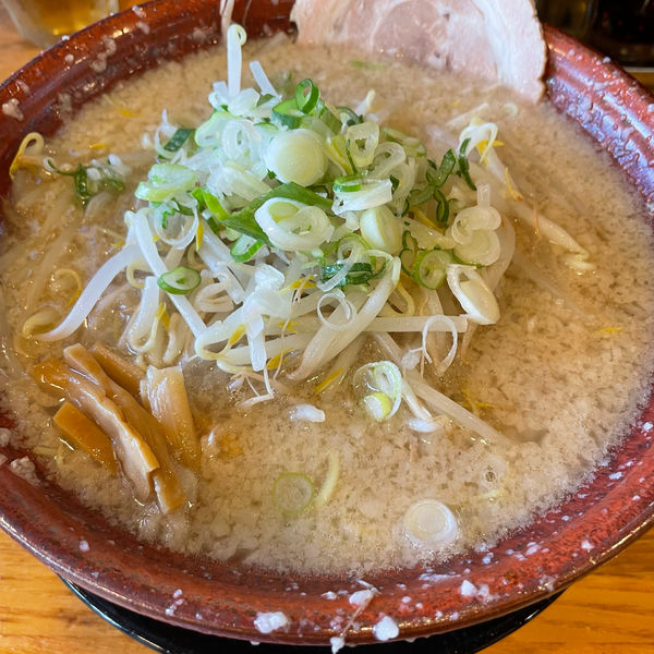 「醤油ラーメン（背脂2）半麺 650円 小ライス」@チャッチャ系らーめん もん吉の写真