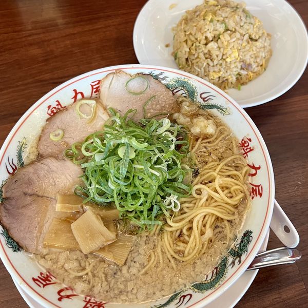 「特製醤油ラーメン（背脂多め）＋焼きめし定食」@ラーメン魁力屋 土浦店の写真