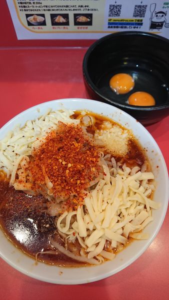 「辛いらーめんミニ+チーズ×2+極上すき焼き風生卵」@麺屋 桐龍 久喜店の写真