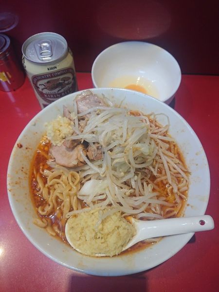 「缶ビール＋ラーメン ミニ＋玉子＋SK半分＋ショウガ」@ラーメン二郎 西台駅前店の写真