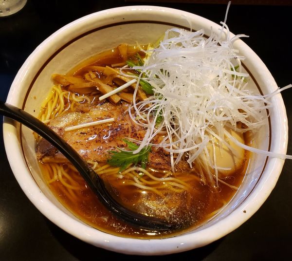 「味玉醤油らぁめん+白髪ネギ」@麺屋 焔の写真