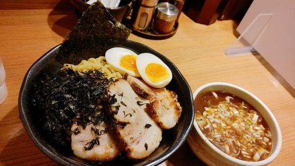 「醤油つけめん全部入り・麺大盛 ￥1,280」@らーめん勇の写真