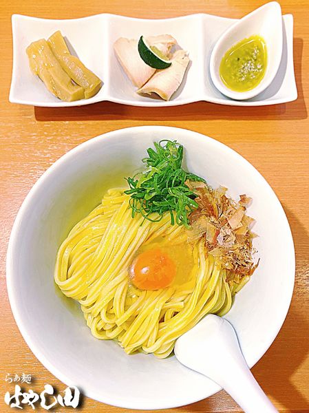 「冷やし釜玉麺　〜牡蠣トリュフペースト添え〜」@らぁ麺 はやし田 池袋店の写真