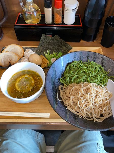 「冷やし二色つけ麺夏塩レモン味〜ニ頭波〜全部¥1,300円(8月限」@らぁめん 麺彩家の写真