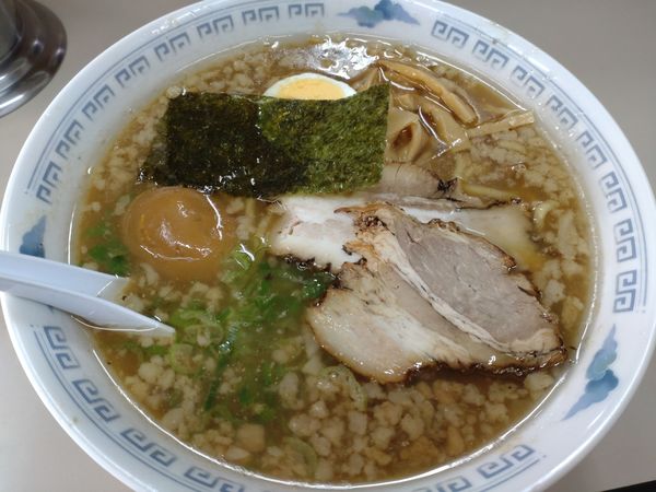 「とんこつ（700円）＋味玉（100円）」@めんくいの写真