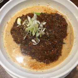 担担麻婆麺(880円)