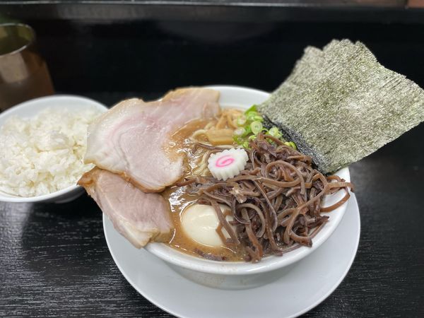「ラーメン「上」¥1000、キクラゲ¥100、ライス【小】¥100」@ばちこり亭の写真