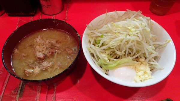 「小つけ麺（850円）＋温泉玉子（100円）ヤサイニンニク」@ラーメン二郎 府中店の写真