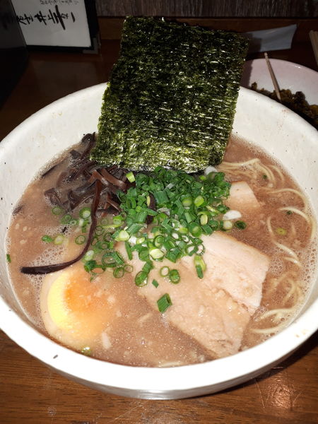 「塩豚骨ラーメン」@豚骨らーめん いちご家の写真