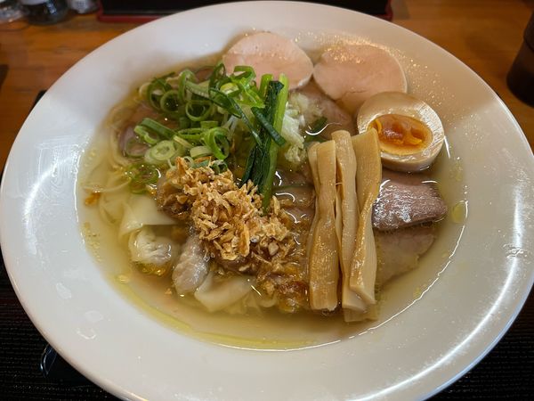 「塩ネギチャーシューワンタン」@らーめん専門店 こしがや 一宮店の写真