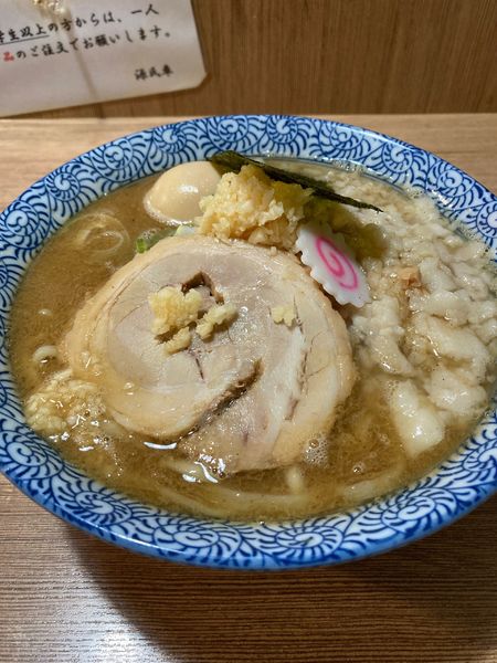 「中華そば（ニンニク，アブラ）+味玉」@伊予源氏車の写真