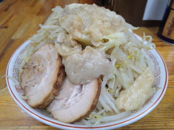 「小ラーメン(ヤサイ＋アブラ＋カラメ)」@ラーメン神豚 横須賀中央店の写真