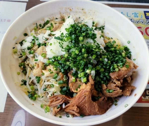 「二ボまぜそば（塩）￥920＋冷やし￥50」@ラーメン富次郎 見和店の写真