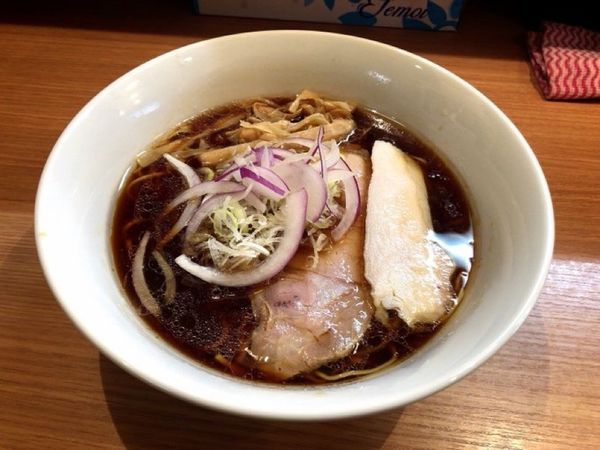 「醤油らぁめん」@本格中華蕎麦 ゆるぎの写真