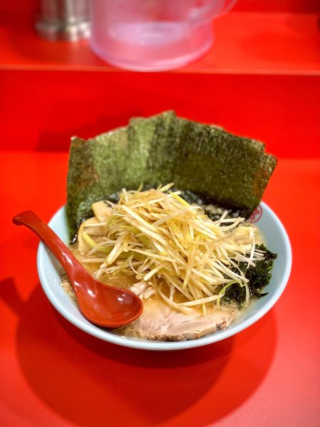 「ネギチャーシューラーメン」@ラーショマルミヤ 世田谷松原店の写真