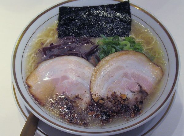 「濃厚豚骨玉名ラーメン（900円）」@くまめんの写真