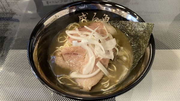 「煮干しそば」@煮干し中華そば 成る魚の写真