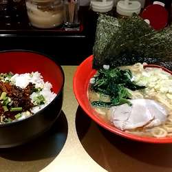 醤油らーめん（高菜ライスとセットで８００円）