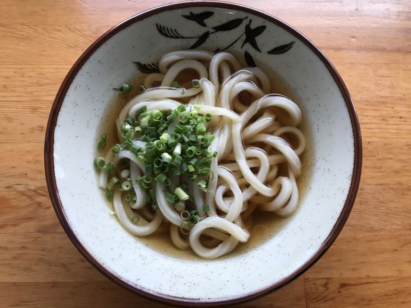 「かけうどん小　250円」@味庄の写真
