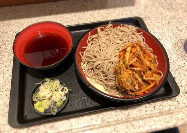 「2玉もり・天ぷら付き(650円)」@名代 富士そば 綾瀬店の写真