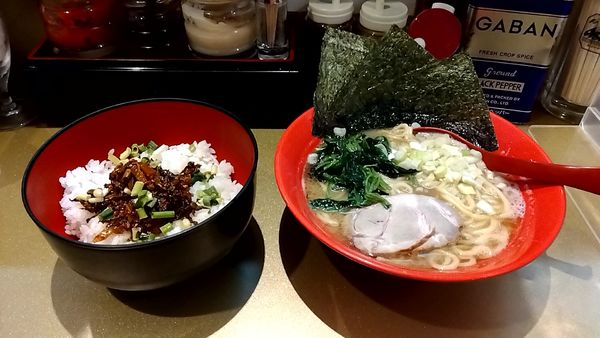 「醤油らーめん（高菜ライスとセットで８００円）」@豚骨らーめん みうら家の写真