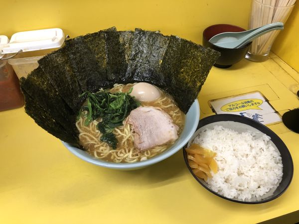 「ラーメン固めライス」@ラーメン 大黒家 生麦本店の写真