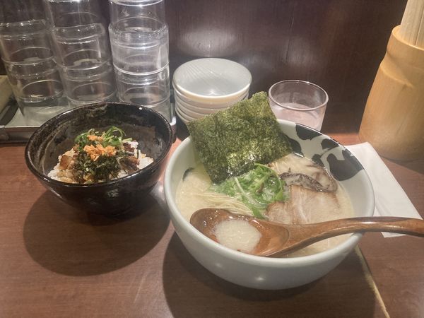 「とんこつラーメン750円　肉飯150円」@ばっこ志の写真