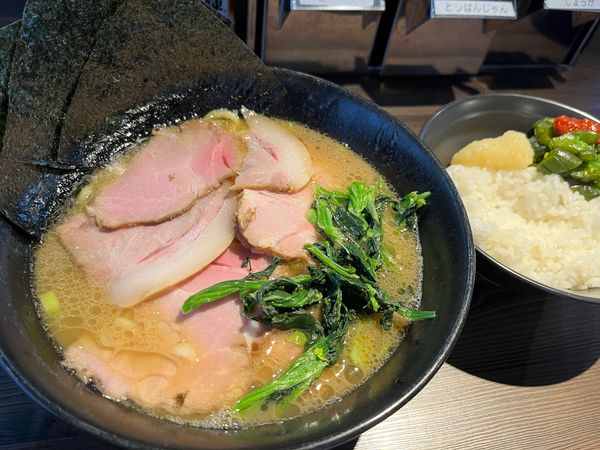 「ラーメン ¥780+チャーシュー ¥250  半ライス ¥100」@ラーメン 萩原家 藤沢店の写真