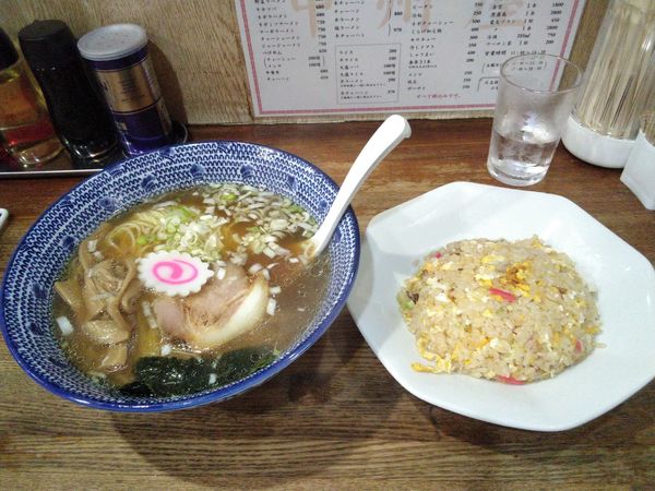 「ラーメン半チャーハンセット」@甲州屋の写真
