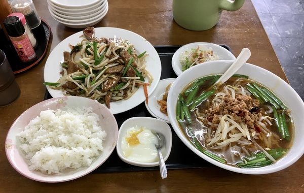 「ﾗﾝﾁ･ﾆﾗﾚﾊﾞ定食＋台湾ﾗｰﾒﾝ:770⁺165=935」@台湾料理福都 勝田店の写真