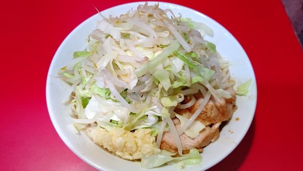 「ラーメン（半分+ニンニクヤサイ）」@ラーメン二郎 札幌店の写真