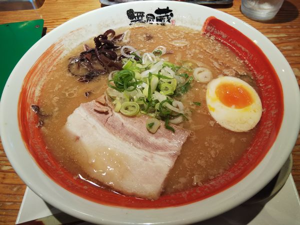 「豚骨醤油　：太麺」@越後秘蔵麺 無尽蔵  にいつ家の写真