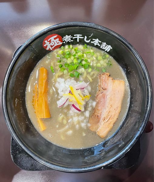 「濃厚煮干し豚骨」@極煮干し本舗 荒川沖店の写真