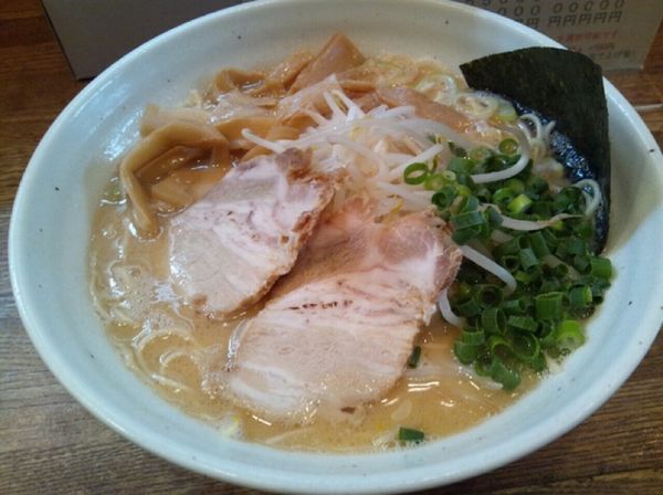「とんこつ醤油ラーメン」@RAMEN KAGURAの写真