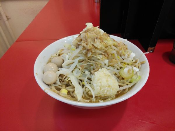 「ラーメン+B玉　コール:ネギニンニクマシ　脂マシマシ」@豚ラーメン 板橋駅前店の写真
