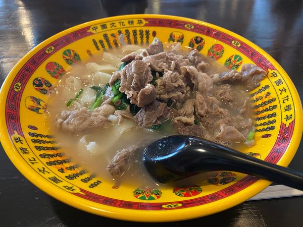 「牛筋塩刀削麺1078円＋大盛110円」@中国料理 新農村の写真