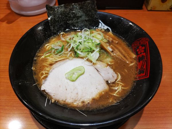 「濃厚中華そば」@金澤濃厚中華そば 神仙 東京ラーメンストリート店の写真