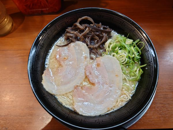 「豚骨ラーメン￥690＋ライス￥110」@元祖博多 中洲屋台ラーメン 一竜 大井町店の写真