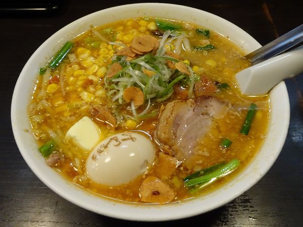「コーンバターラーメン＋煮玉子＋にんにく＋チャーシュー」@けやき すすきの本店の写真
