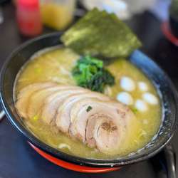 塩豚骨チャーシューラーメン(大)