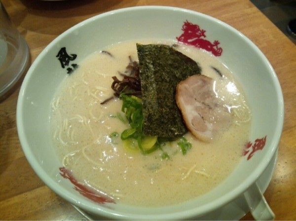 「とんこつラーメン」@博多風龍 中野サンモール店の写真