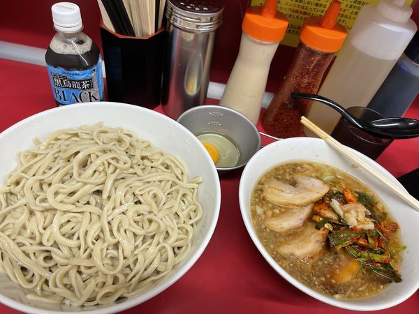 「ラーメン大小+つけ麺+豚増し+九条ネギキムチ+生卵」@ラーメン二郎 湘南藤沢店の写真